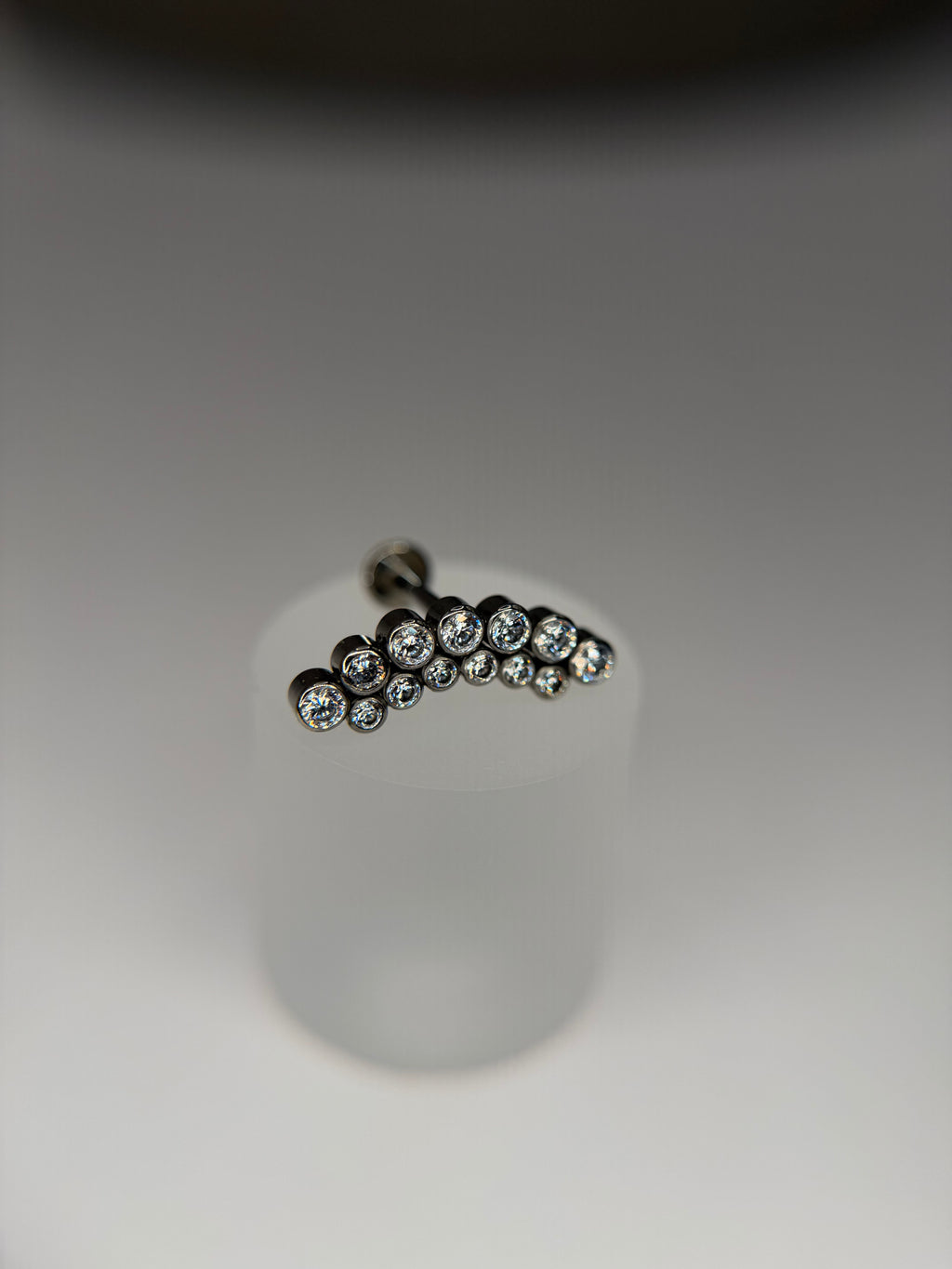 Labret Titanio cluster em arco