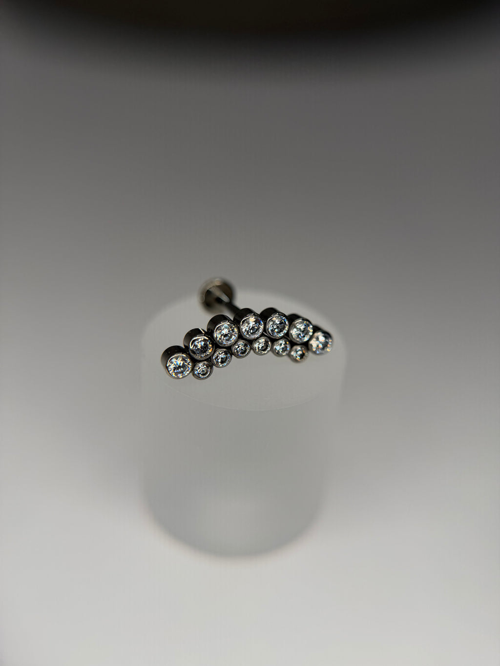 Labret Titanio cluster em arco