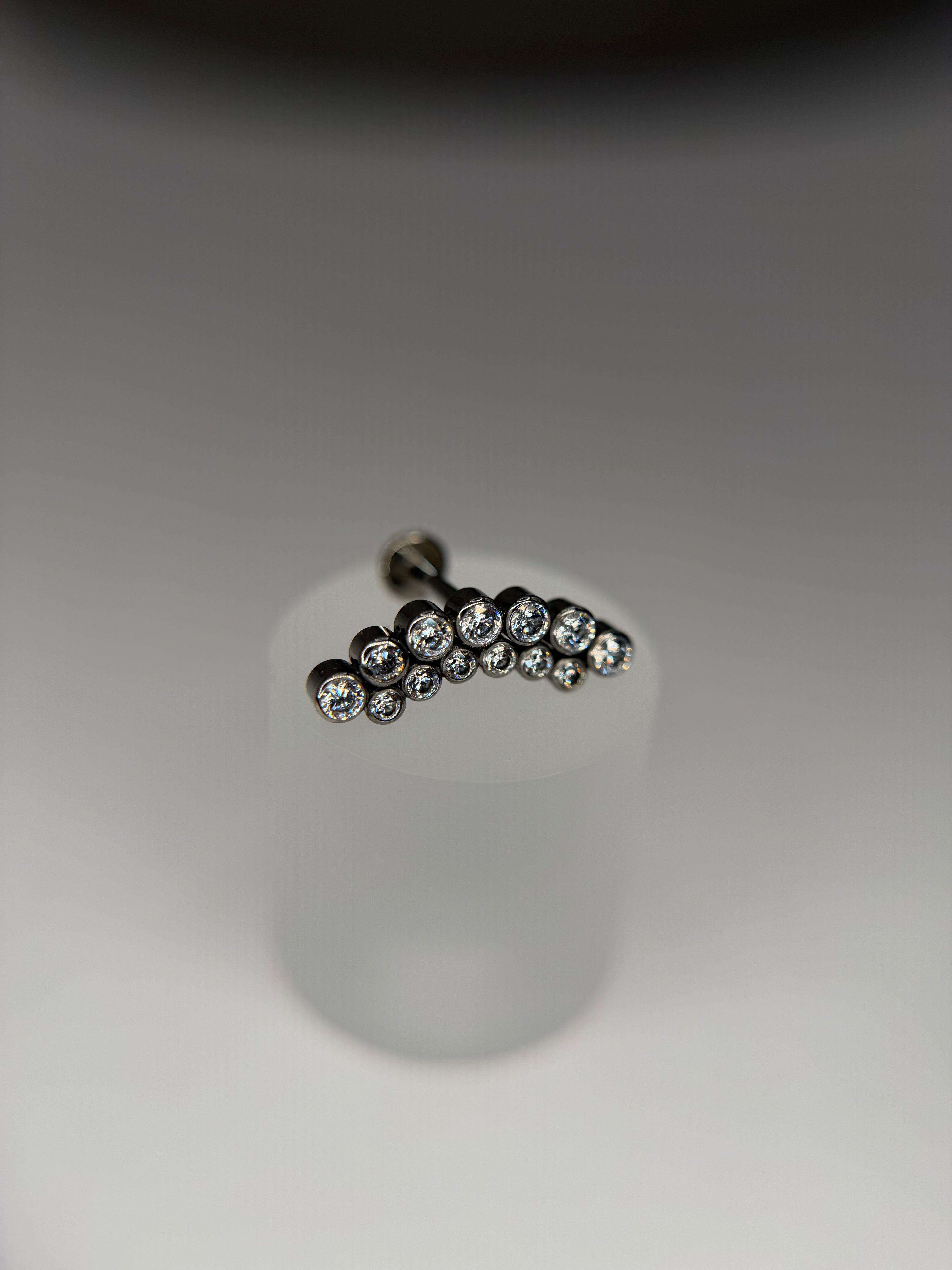 Labret Titanio cluster em arco