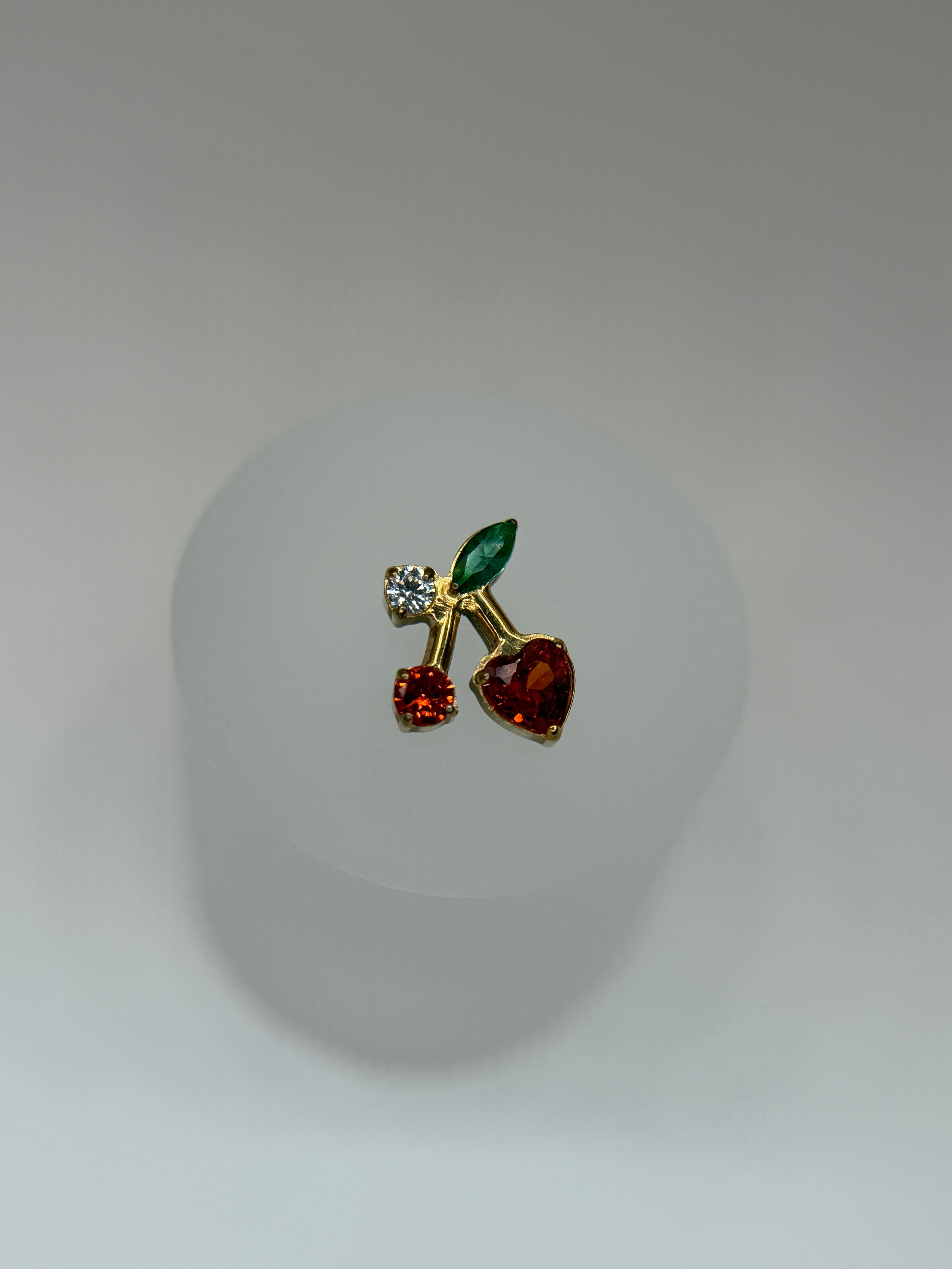 Labret Titânio Cereja cravejado
