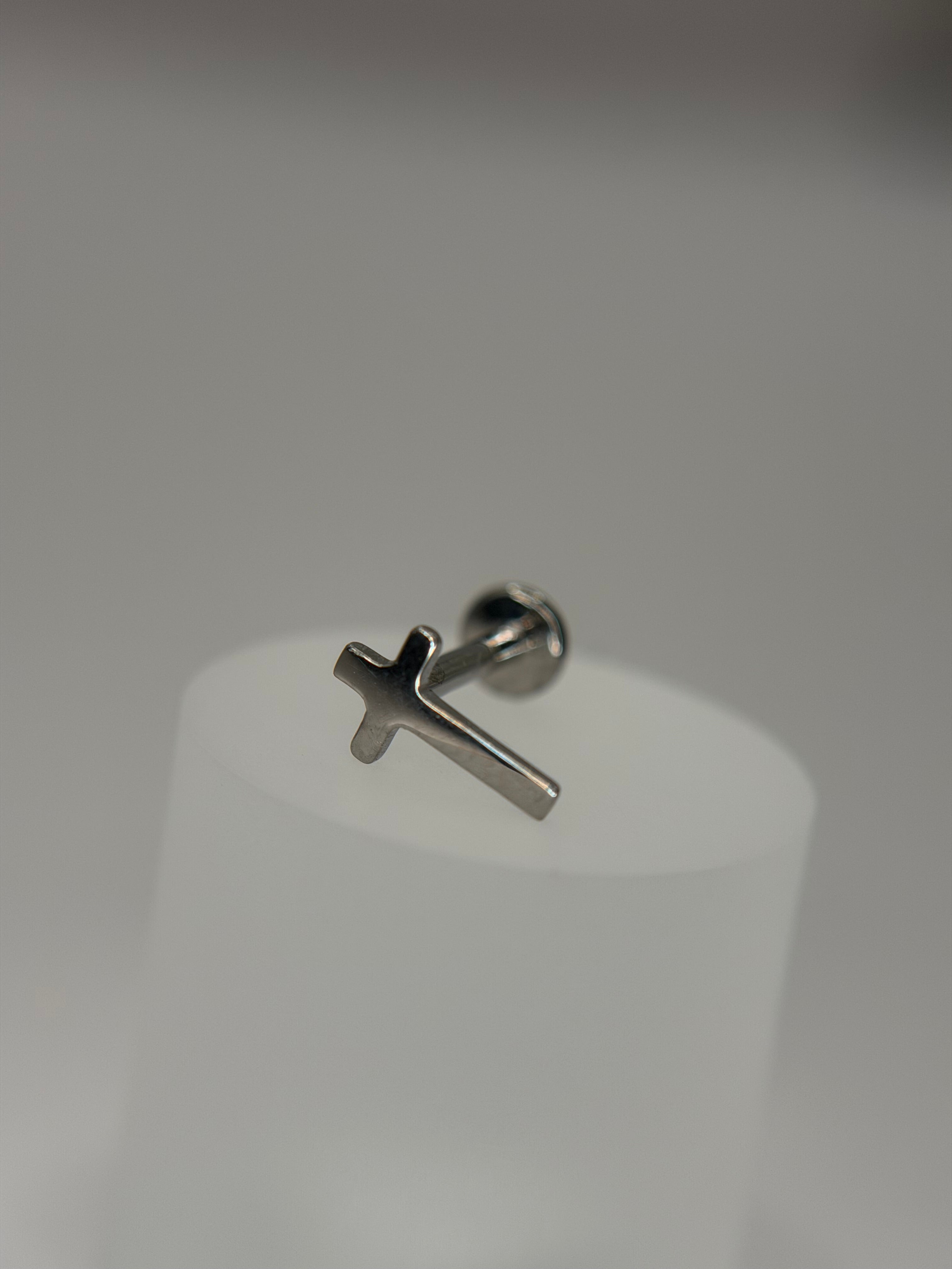 Labret Titânio Cruz