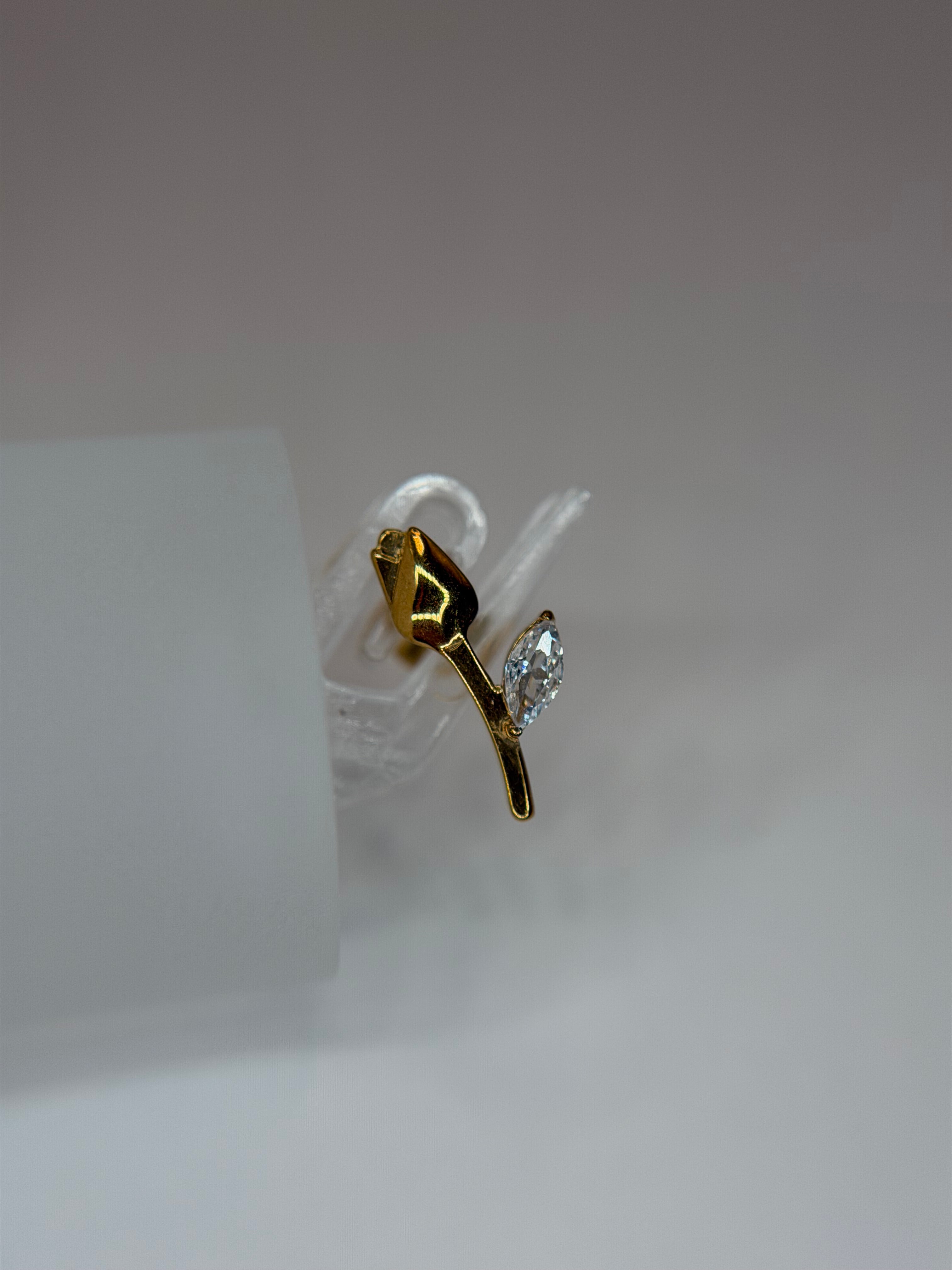 Labret Titânio Tulipa cravejada