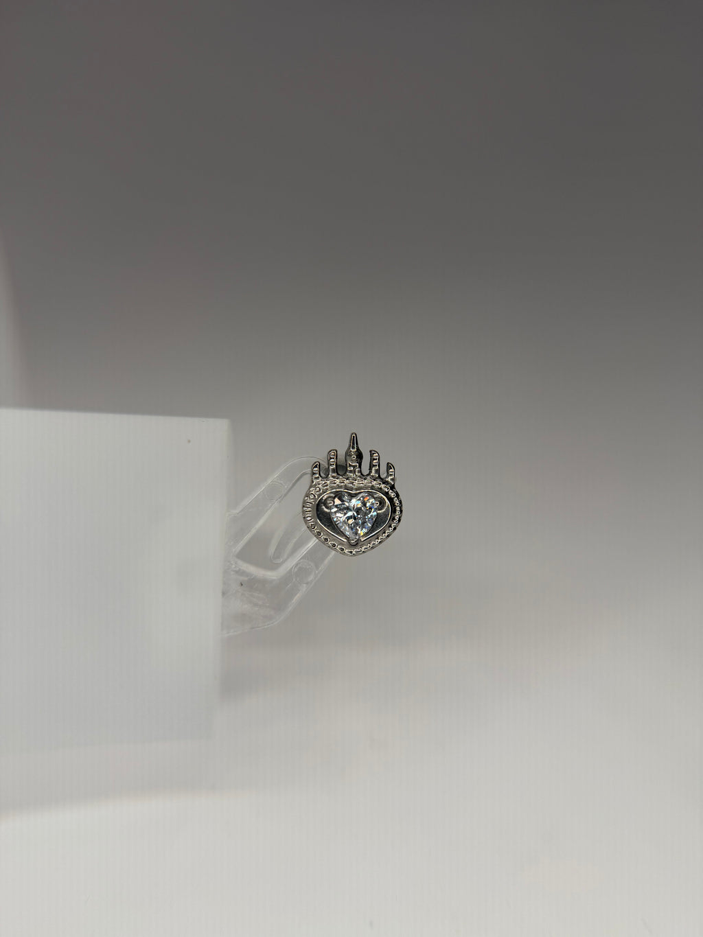 Labret coração cravejado chamas