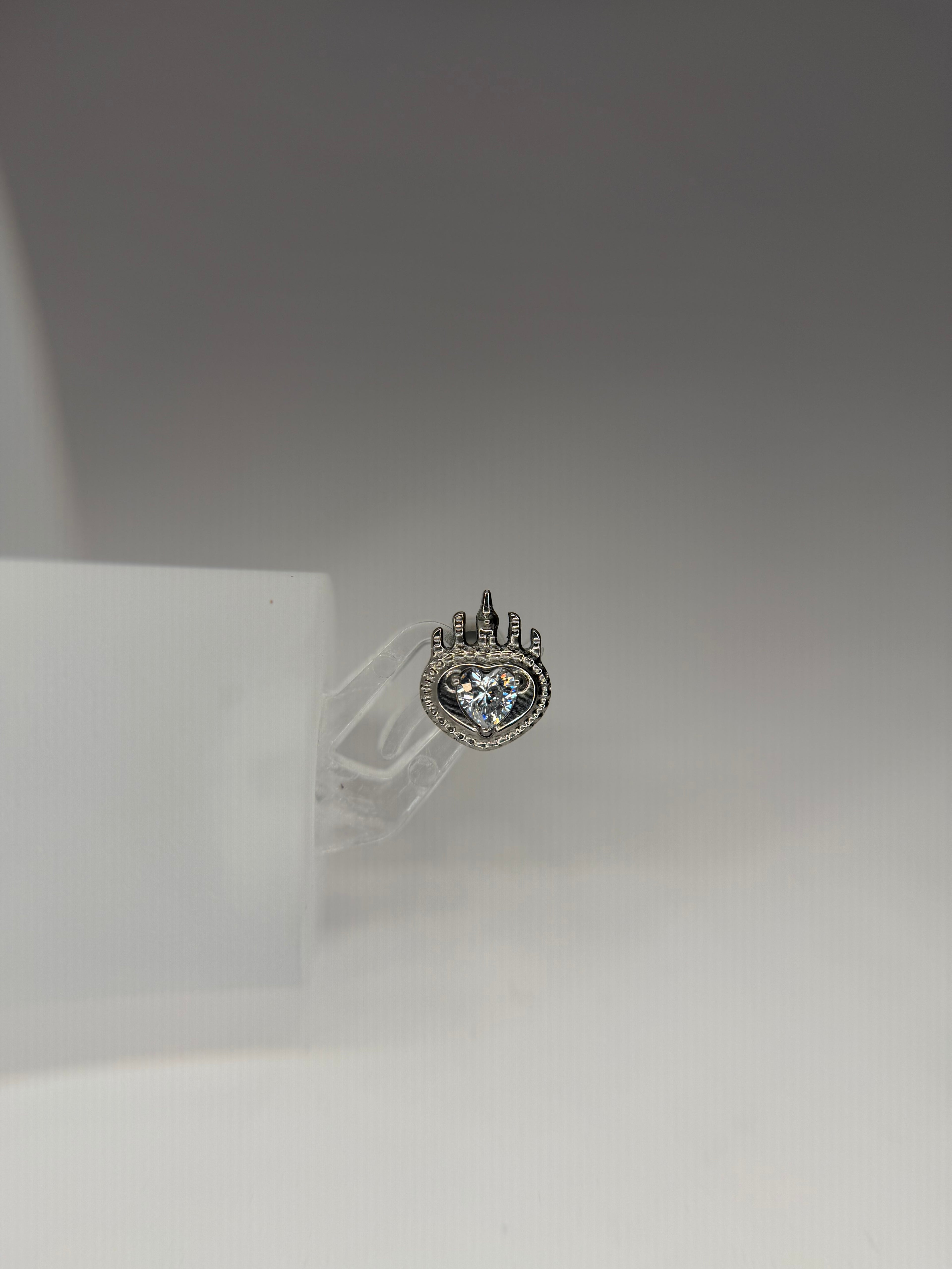 Labret coração cravejado chamas