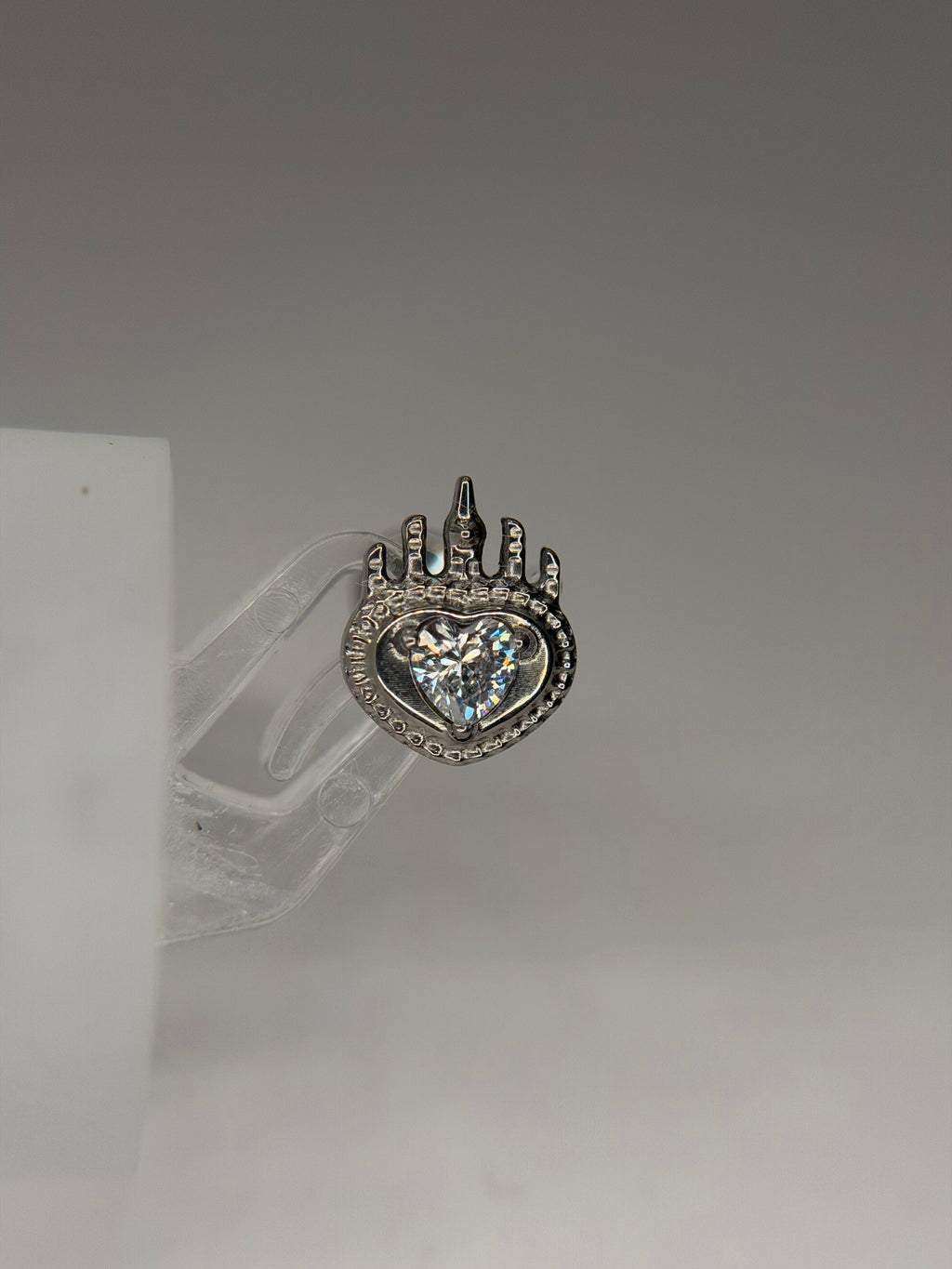 Labret coração cravejado chamas