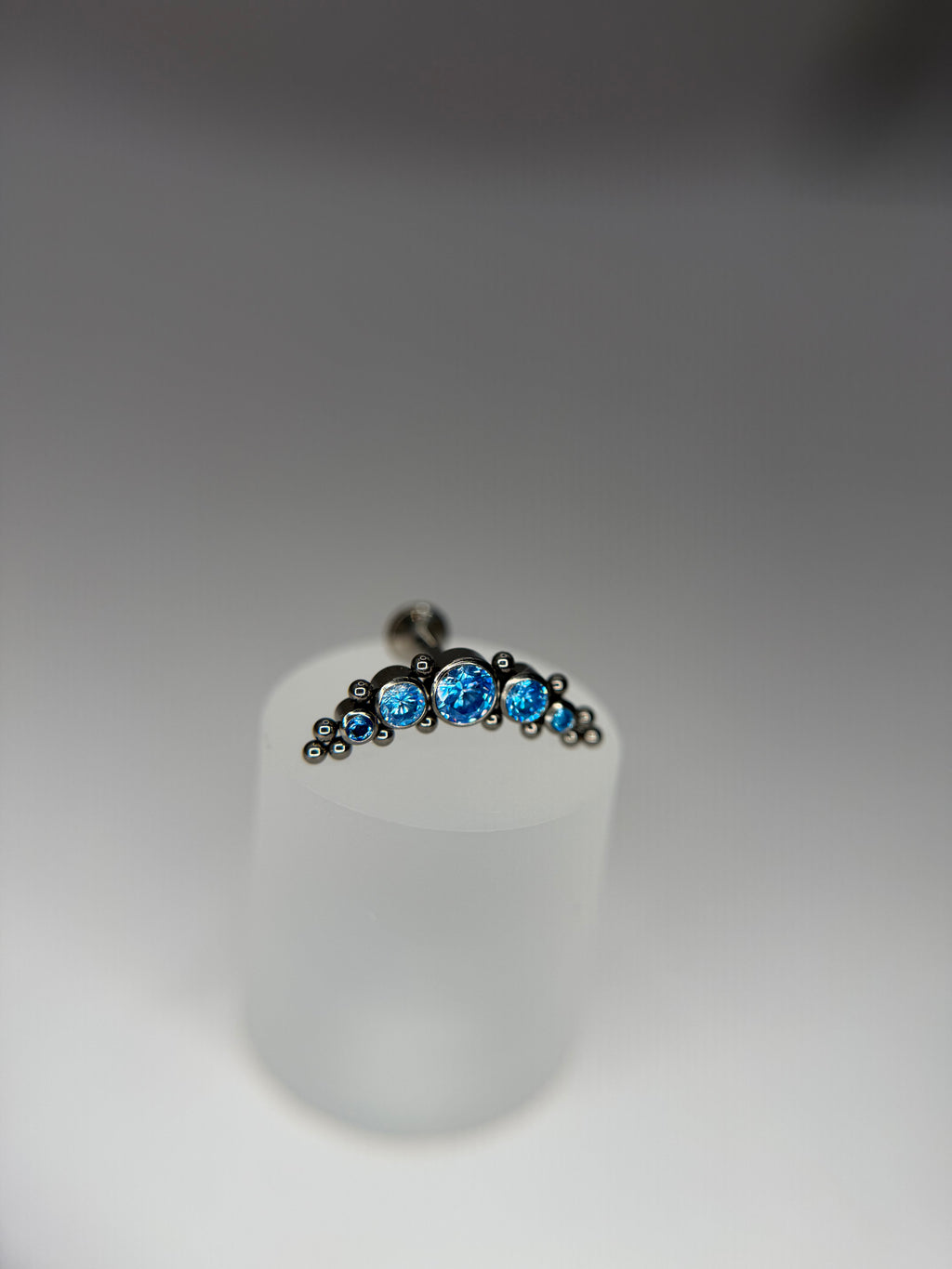 Labret Titânio Cluster azul