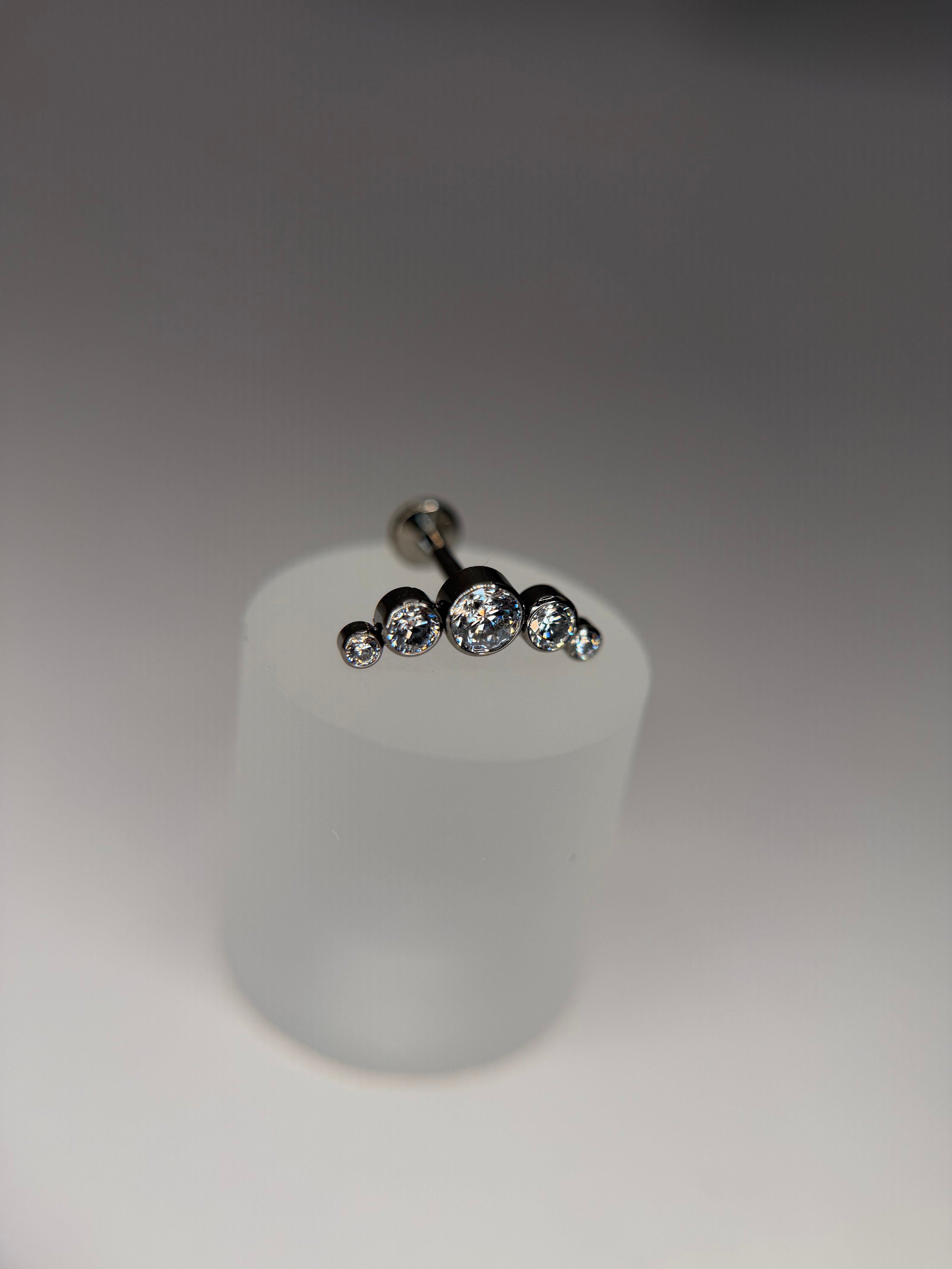 Labret Titanio Cluster